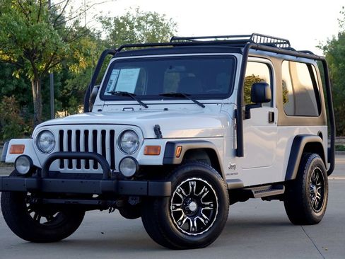 Used 2006 Jeep Wrangler Unlimited w/ Premium Audio Group image 2