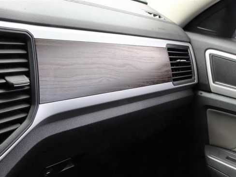 Used 2021 Volkswagen Atlas SE image 26