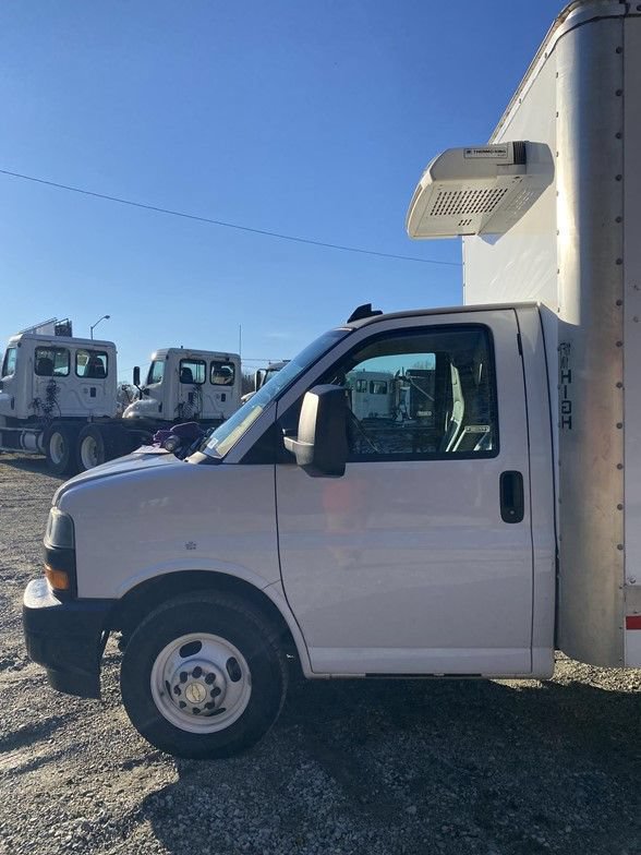 Used 2024 Chevrolet Express 3500 w/ Power Convenience Package RWD image 31