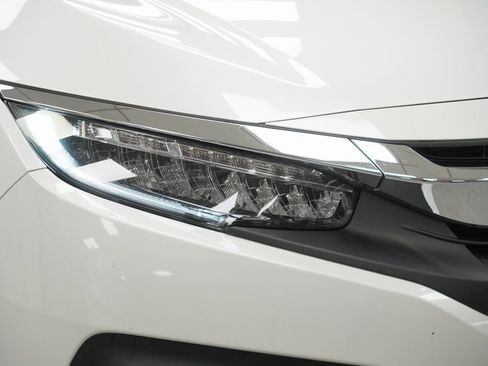 Used 2018 Honda Civic Touring image 5