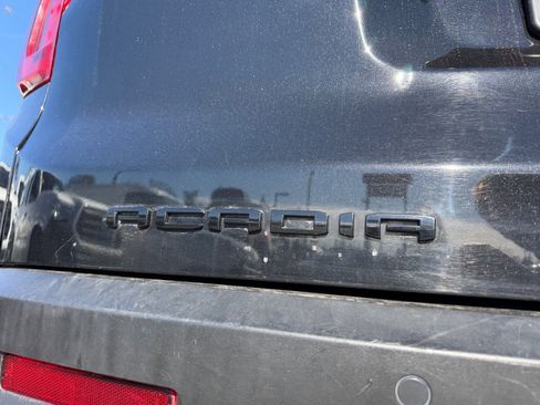 Used 2022 GMC Acadia SLE w/ Elevation Edition image 5