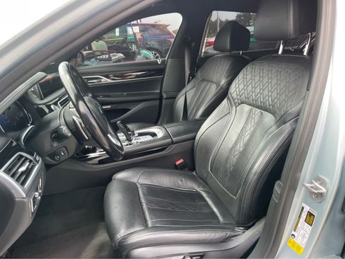 Used 2018 BMW 740i w/ M Sport Package RWD image 12