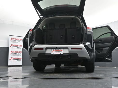 Used 2024 Nissan Pathfinder Platinum w/ Cargo Package image 40