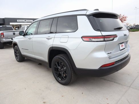 New 2025 Jeep Grand Cherokee L Altitude image 24