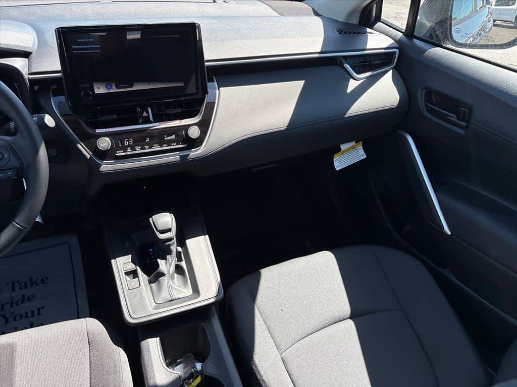 Used 2026 Toyota Corolla Cross LE FWD image 5