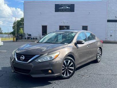 Used 2017 Nissan Altima 2.5 SL w/ Moonroof Package