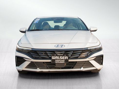 Used 2025 Hyundai Elantra SEL FWD image 8