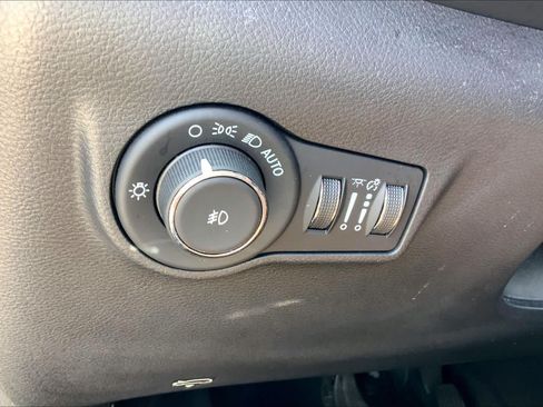 Used 2022 Jeep Compass Latitude FWD image 33