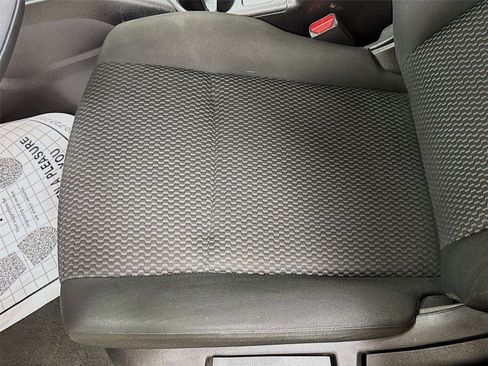 Used 2021 Nissan Rogue Sport S image 18