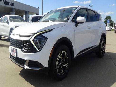 Used 2025 Kia Sportage LX AWD/4WD image 2