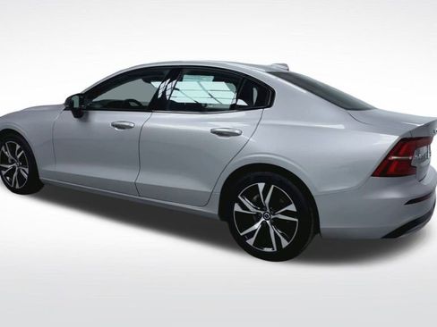 Used 2025 Volvo S60 B5 Core image 6