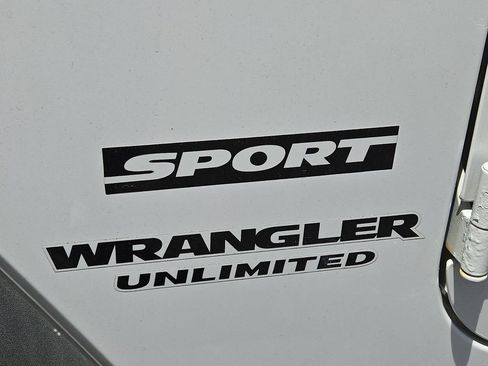 Used 2015 Jeep Wrangler Unlimited Sport w/ Quick Order Package 24S AWD/4WD image 29