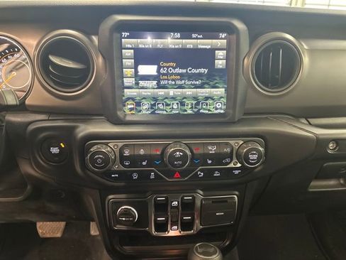 Used 2022 Jeep Wrangler Unlimited Sport AWD/4WD image 3
