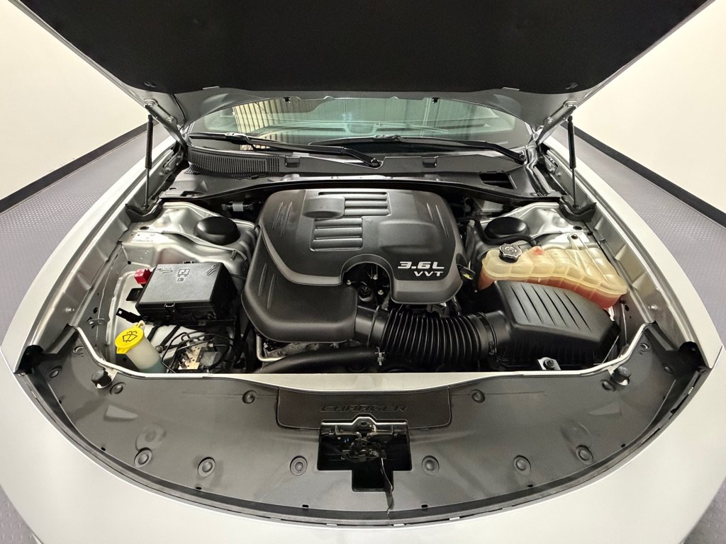 Used 2020 Dodge Charger SXT RWD image 16