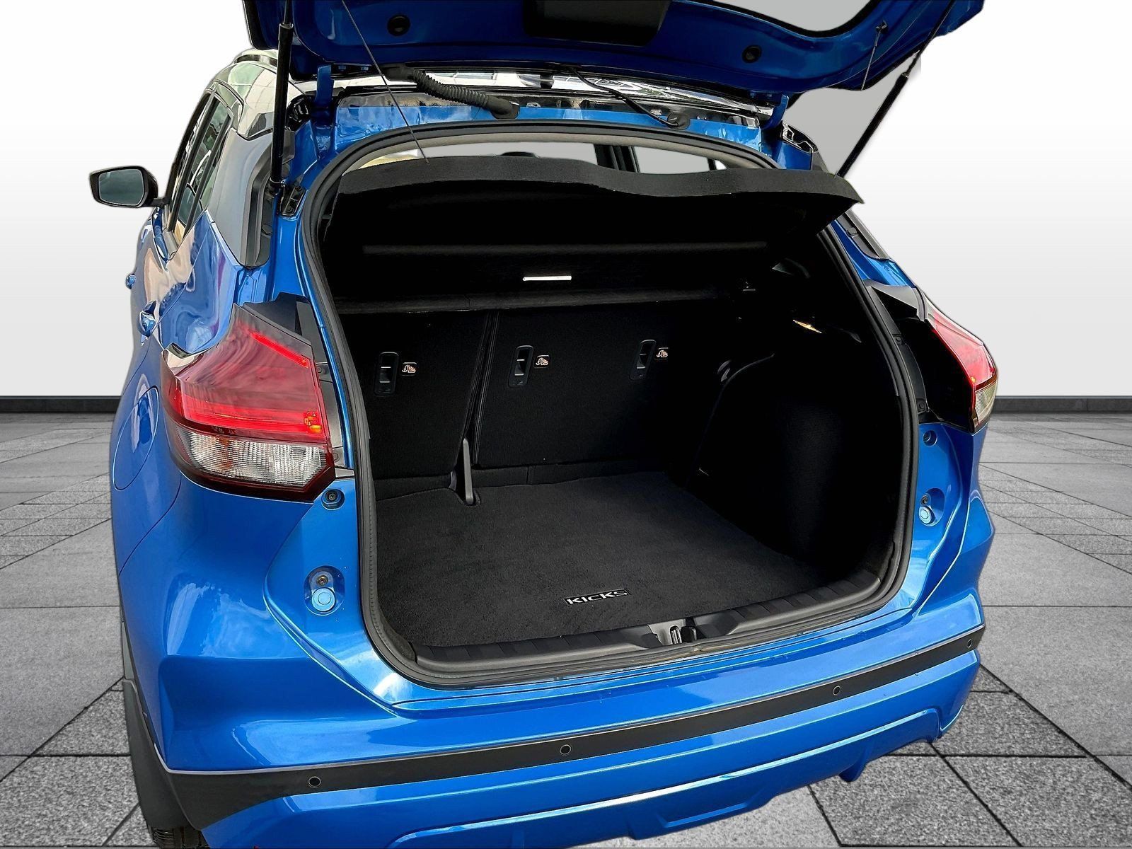 Certified 2024 Nissan Kicks SR w/ SR Premium Package FWD image 9