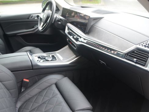 Used 2025 BMW X7 xDrive40i w/ Premium Package AWD/4WD image 4