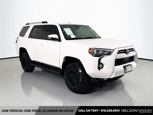 Used 2020 Toyota 4Runner SR5 Premium AWD/4WD image 3