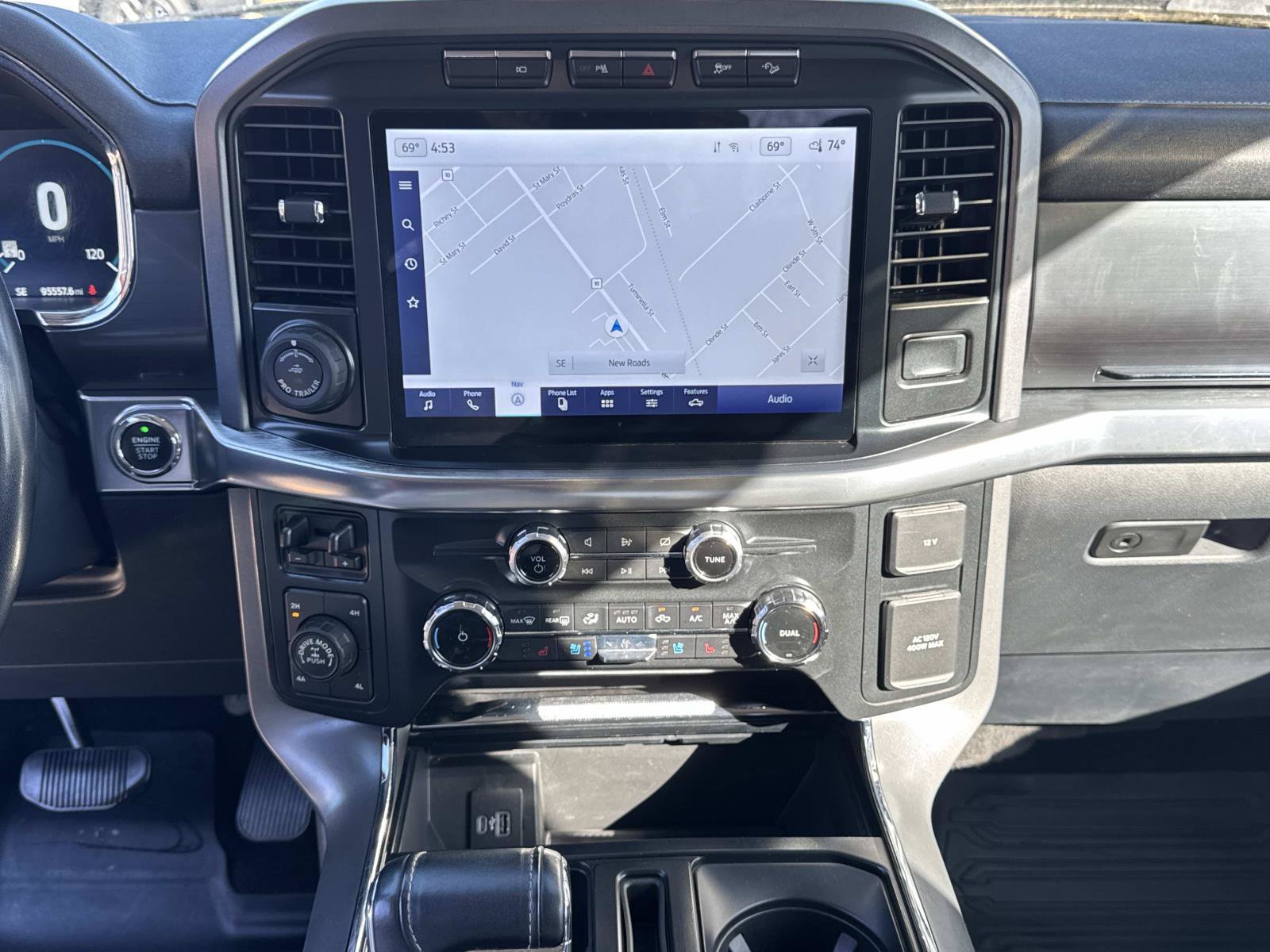 Used 2022 Ford F150 Lariat w/ FX4 Off-Road Package AWD/4WD image 23