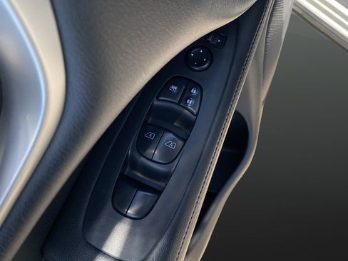 Used 2020 Nissan Pathfinder SV AWD/4WD image 21