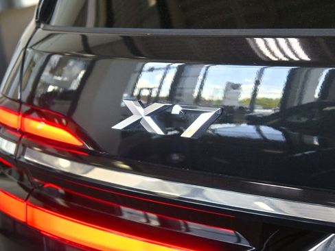 Certified 2023 BMW X7 xDrive40i w/ Executive Package image 4