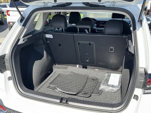 Used 2025 Volkswagen Taos SE image 38