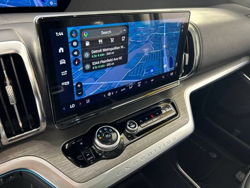 Used 2025 Ford Expedition Max Platinum w/ Driver's Package AWD/4WD image 14