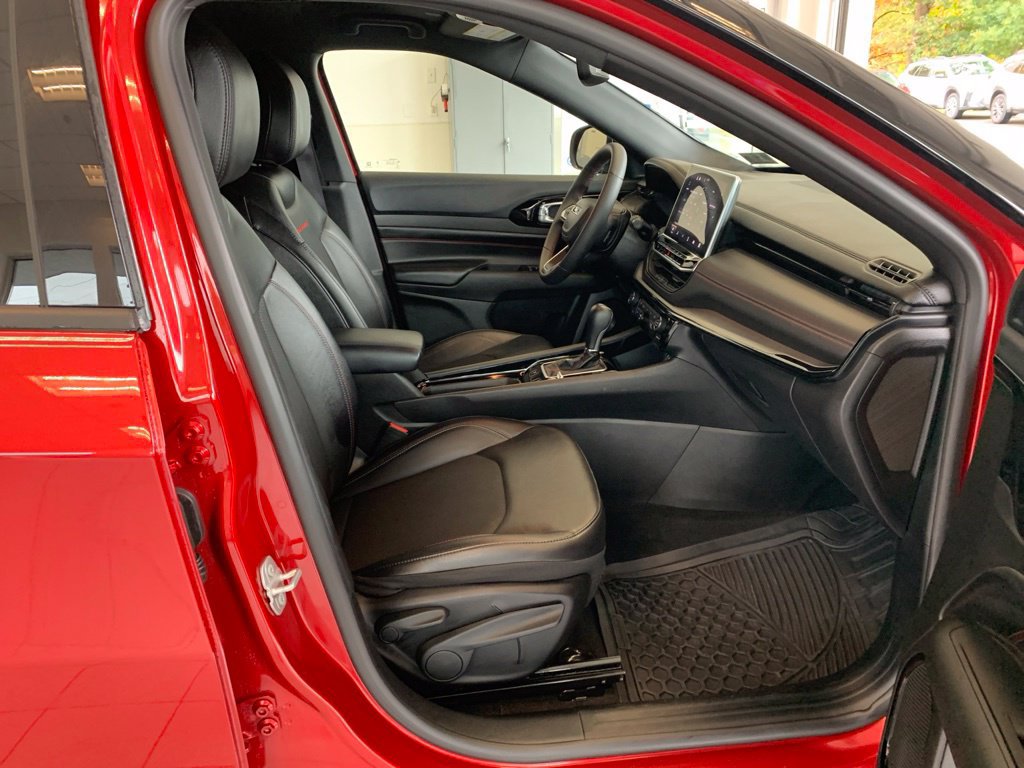 Used 2025 Jeep Compass Trailhawk AWD/4WD image 19