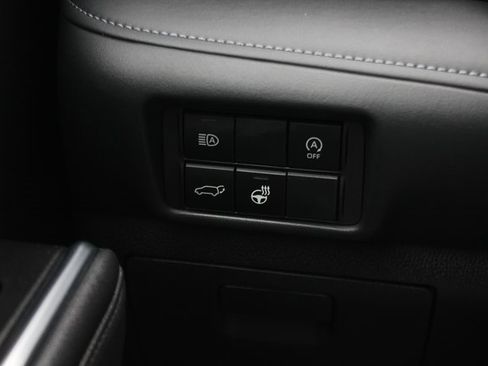 Used 2024 Toyota Highlander Limited image 18