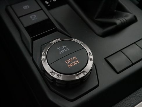 Certified 2025 Toyota 4Runner SR5 image 28