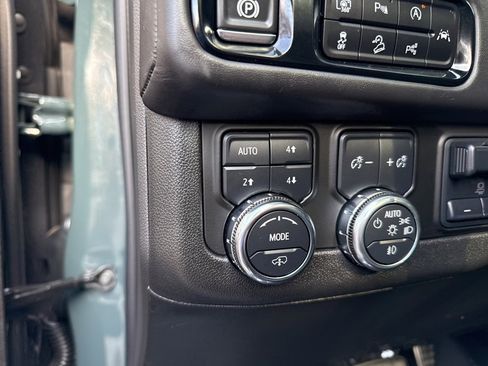 Used 2025 GMC Yukon AT4 Ultimate image 17