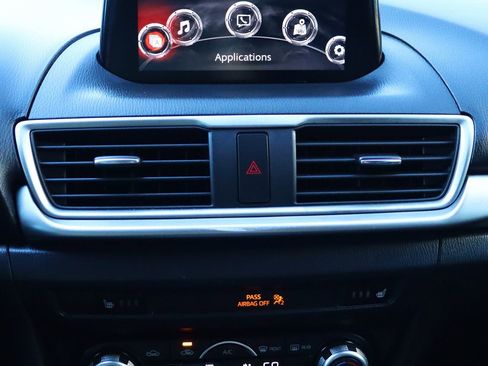 Used 2018 MAZDA MAZDA3 Touring image 43