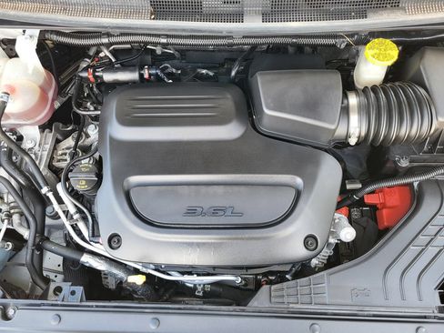 Used 2023 Chrysler Voyager LX FWD image 23
