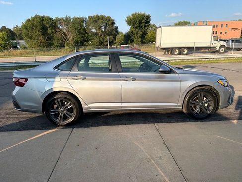 Certified 2023 Volkswagen Jetta SE w/ Panoramic Sunroof Package FWD image 13