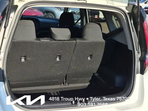 Certified 2025 Kia Soul LX w/ LX Technology Package FWD image 8