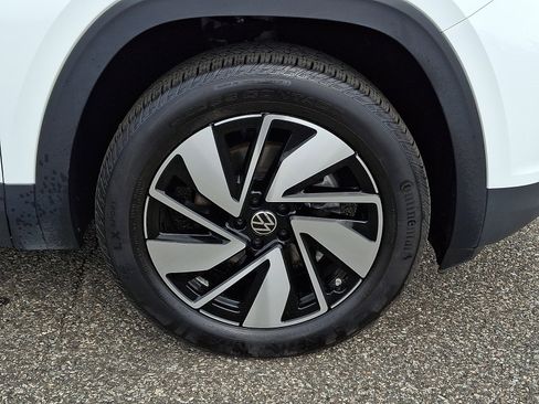 Used 2025 Volkswagen Atlas SE image 8