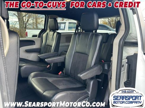 Used 2019 Dodge Grand Caravan SXT image 8