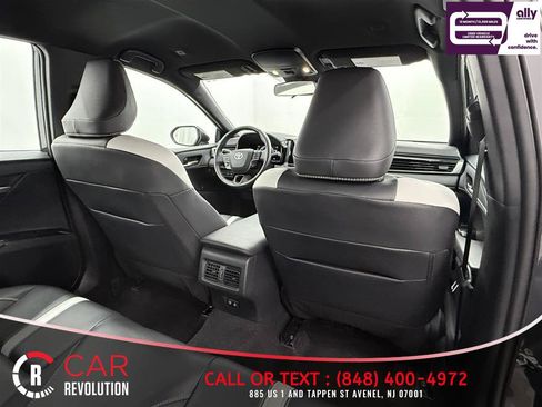 Used 2025 Toyota Camry SE FWD image 34