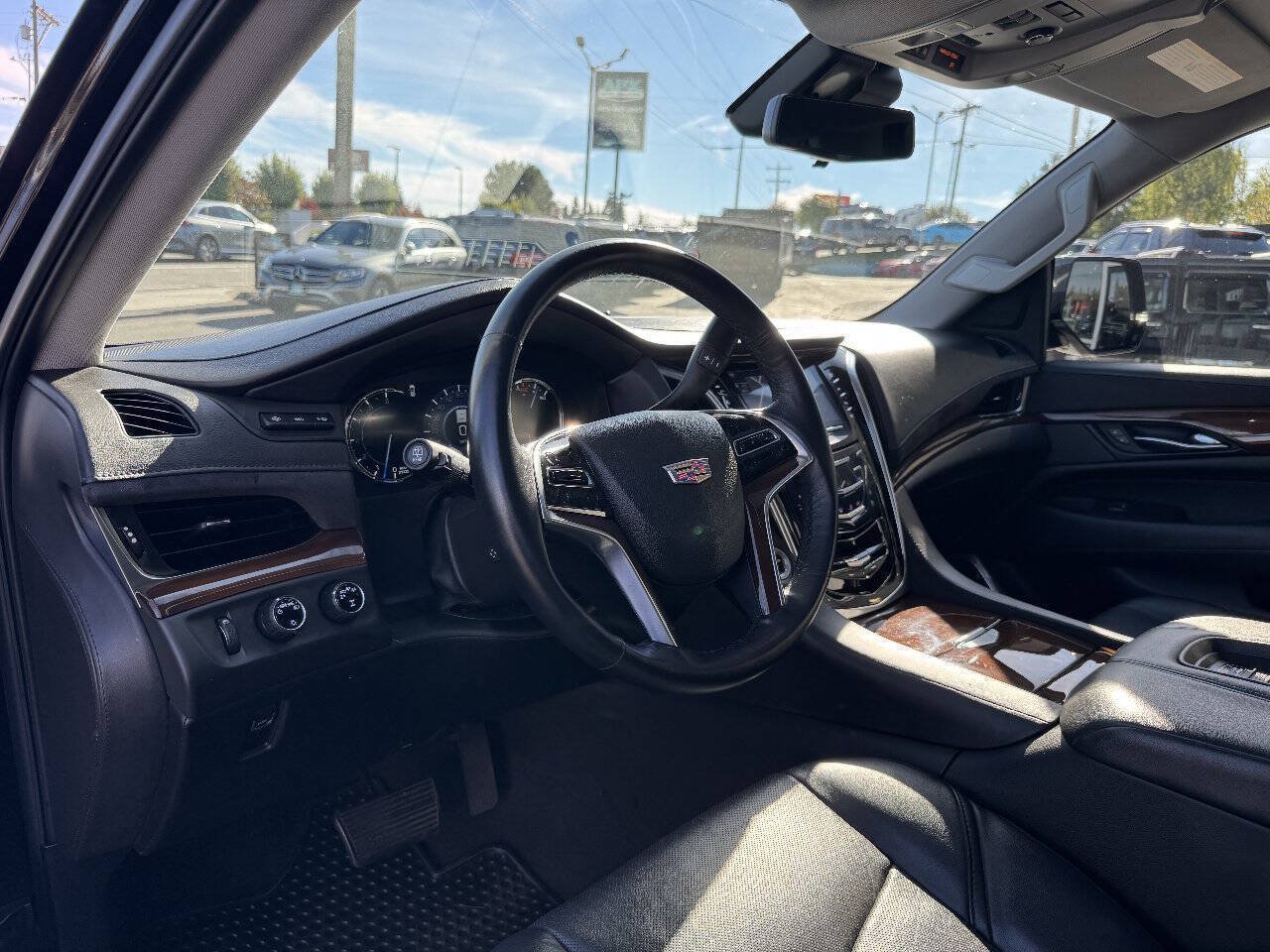 Used 2020 Cadillac Escalade Premium Luxury AWD/4WD image 37