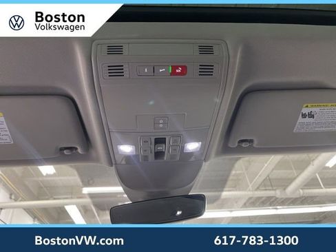 Used 2025 Volkswagen Taos SE w/ Panoramic Sunroof Package image 23