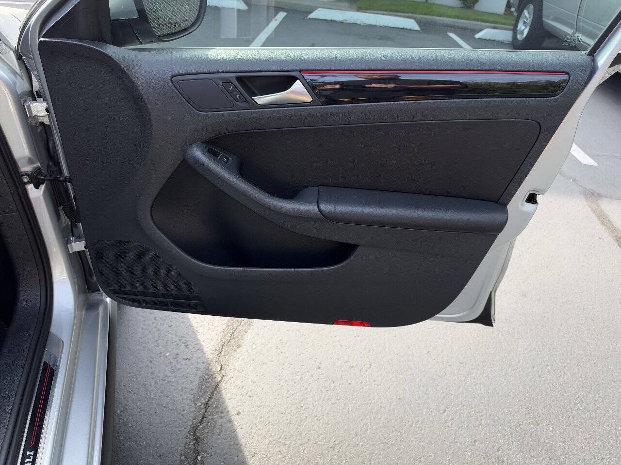 Used 2015 Volkswagen Jetta GLI SE FWD image 17