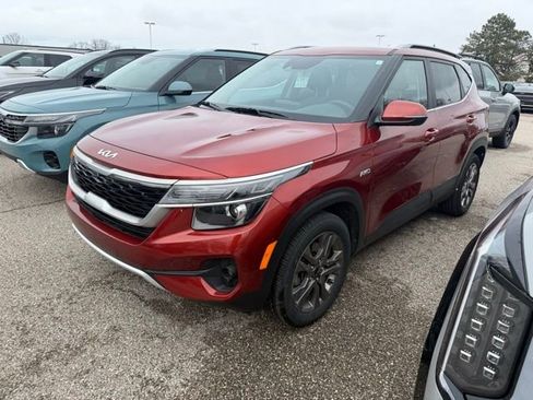 Certified 2023 Kia Seltos S w/ Navigation Package image 2