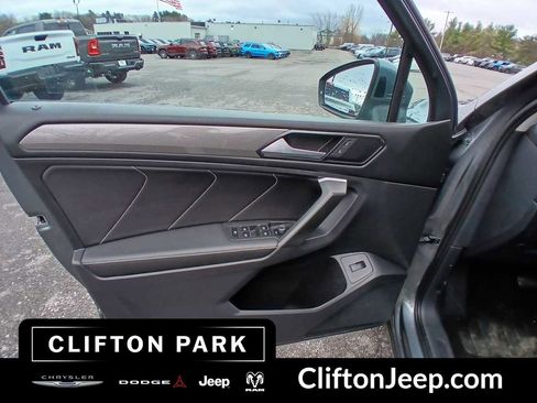 Used 2024 Volkswagen Tiguan SE image 9