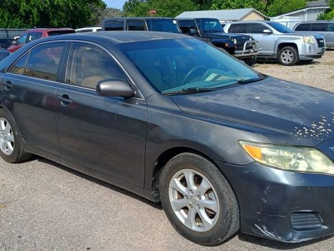 Used 2010 Toyota Camry FWD image 3
