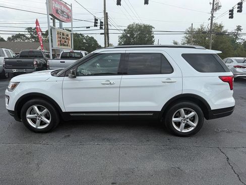 Used 2018 Ford Explorer XLT w/ Equipment Group 202A image 7