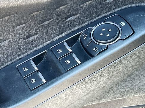Used 2020 Ford Escape SE FWD image 18