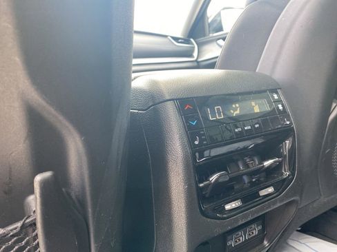 Certified 2023 Jeep Grand Cherokee L Limited w/ Black Appearance Package AWD/4WD image 19