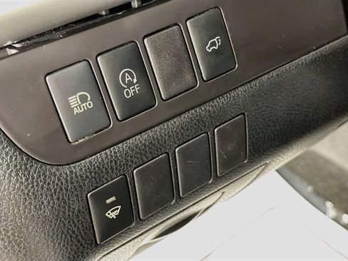 Used 2019 Toyota Highlander XLE AWD/4WD image 10