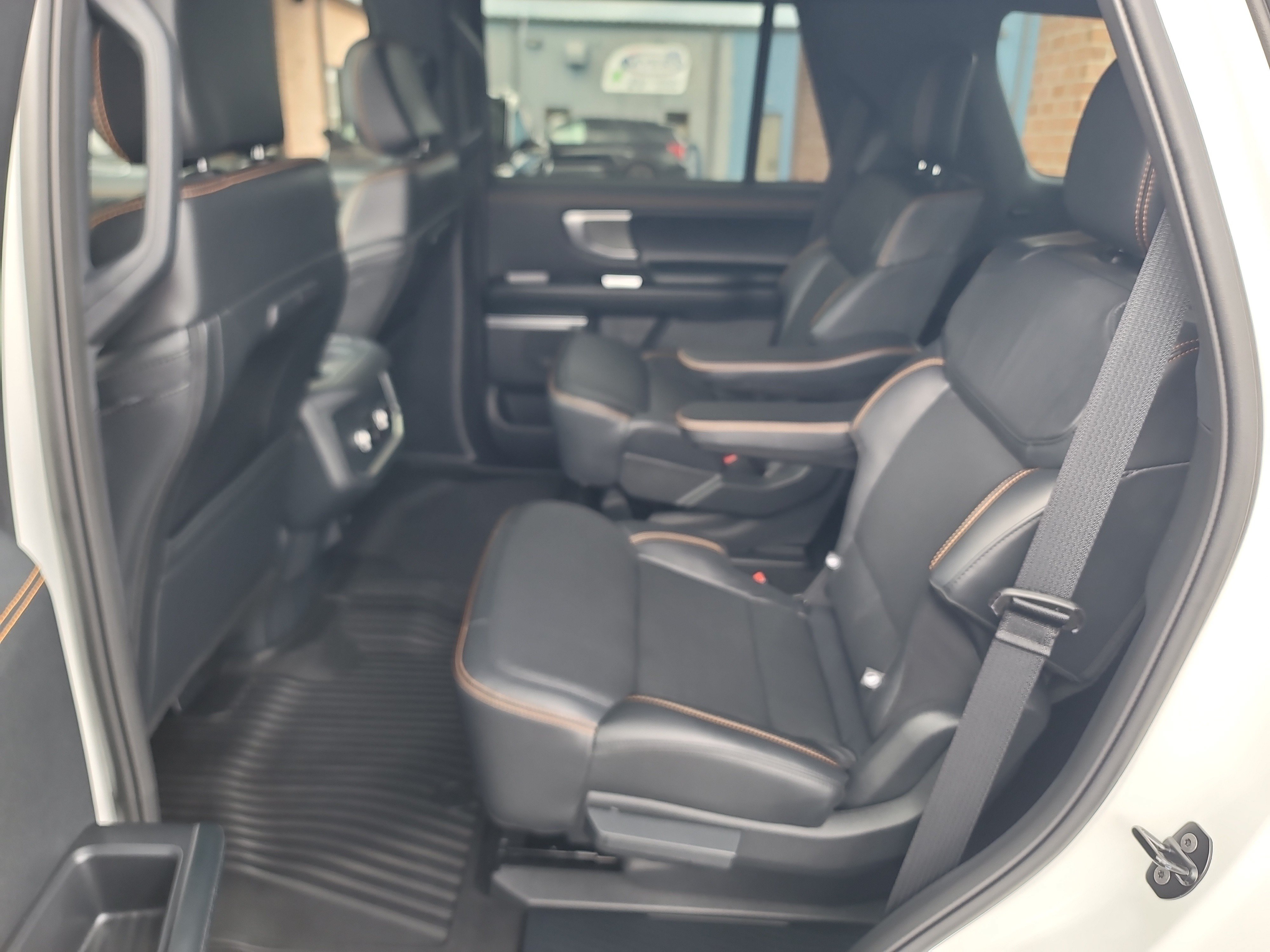 Used 2025 Ford Expedition Tremor AWD/4WD image 18