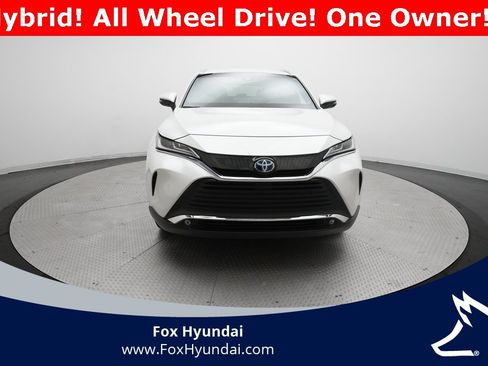 Used 2024 Toyota Venza XLE image 11