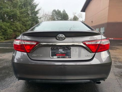 Used 2017 Toyota Camry SE image 6